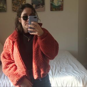 Meet your Posher, Leslie